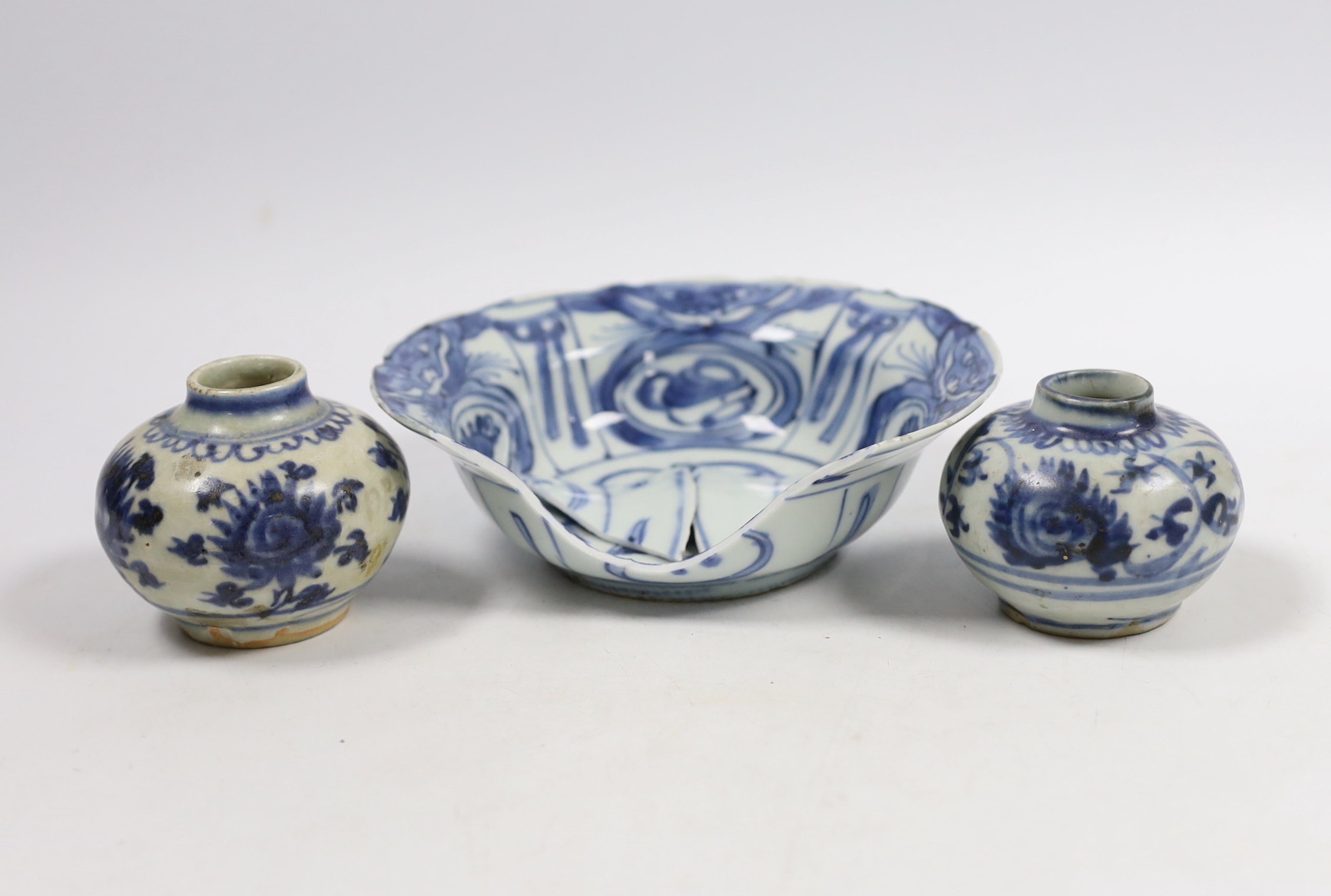A pair of Chinese blue and white jarlets, Ming Dynasty and a Chinese kraak blue and white bowl, bowl 15cm (3)